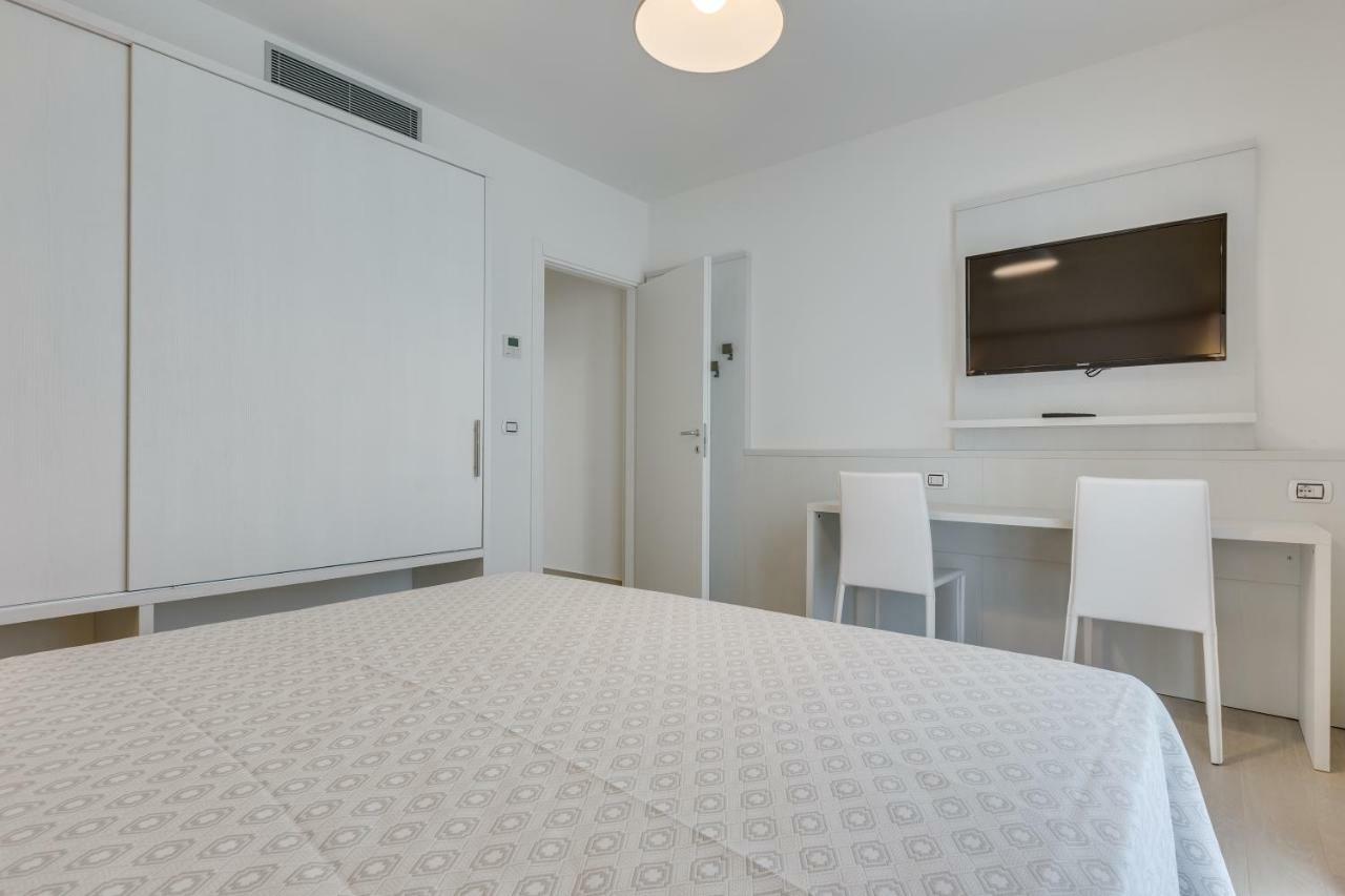 Apartaments Suites Ambassador กาออร์เล ภายนอก รูปภาพ