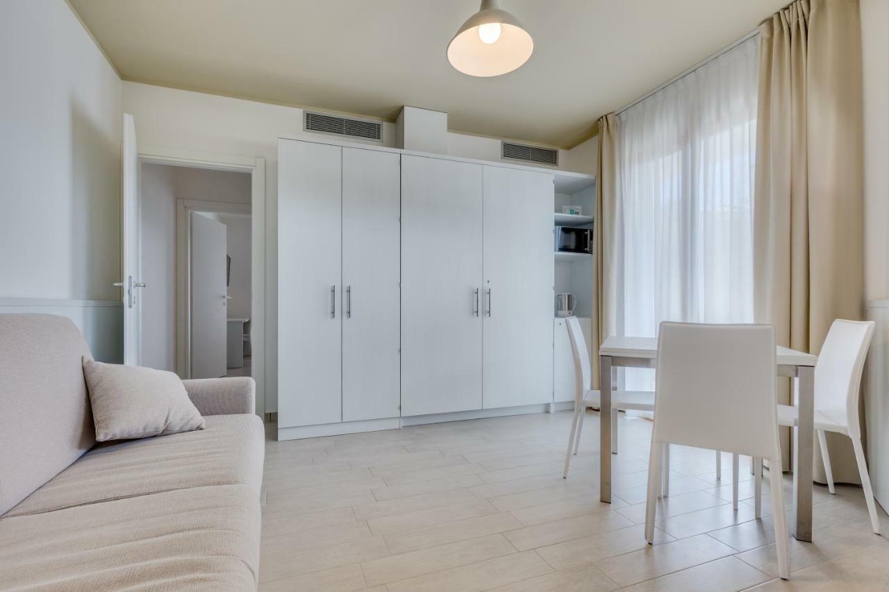 Apartaments Suites Ambassador กาออร์เล ภายนอก รูปภาพ